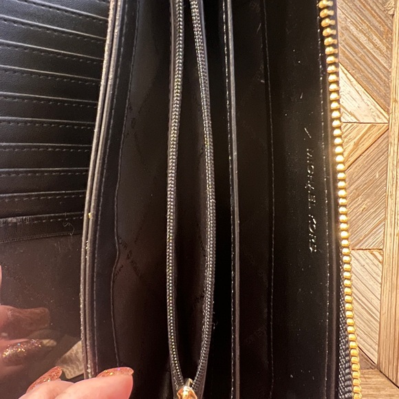 Michael Kors Black Leather Zip Wallet/Clutch-see pics and description 4 details - Picture 5 of 11